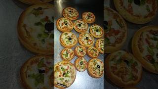 Itne sare pizzy pizza food pizzalover foodie streetfood shortsfeed trending shorts pizza [upl. by Mathew]