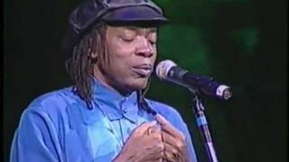 Milton Nascimento  Beatriz ao vivo 1996 [upl. by Analeh]