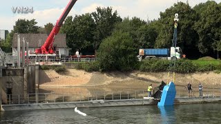 22082023  VN24  Arbeitsboot versinkt in der Ruhr  Bergung mit über 55 Meter Kranauslage [upl. by Eylrac]