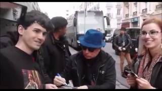 Paul Simon signs autographs in MADRID [upl. by Maritsa]