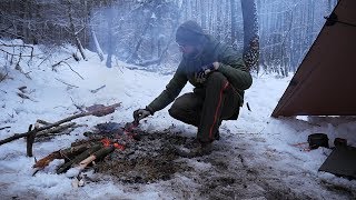 Survivalowy posiłek w lesie Ogień na śniegu [upl. by Bow]