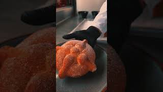 Esta receta de Pan de Muerto te volará la cabeza [upl. by Korenblat]