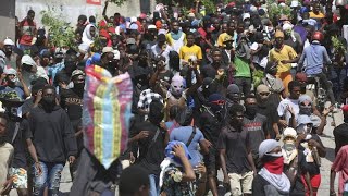 Haïti  la police disperse une manifestation à PortauPrince [upl. by Accever]