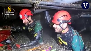 Las impactantes imágenes del interior de algunos garajes de Paiporta cuatro días después de la DANA [upl. by Refinneg693]