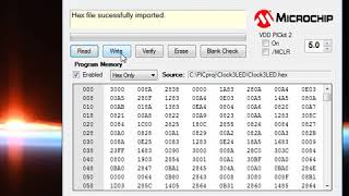 Как прошить PIC с помощью PICkit2 [upl. by Leeth83]