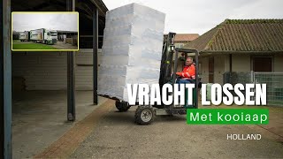 Vracht lossen met kooiaap door Souman Agro [upl. by Lyrak161]