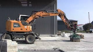 Hunklinger Pflastergreif HP30 mit UniVerbundstein am Liebherr 913 [upl. by Aenit]