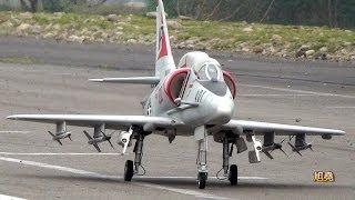 高手示範A4 Skyhawk攻擊機 短場起降飛行操控美技 [upl. by Lulu862]