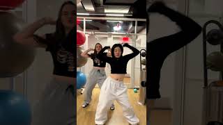 You gonna feel us every day😩🍑 jennie mantrachallenge kpop dance [upl. by Warden492]