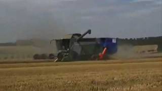 Le récupérateur de menues pailles en action  Fendt 8000 [upl. by Lidda671]