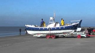 Lancering reddingboot op Ameland [upl. by Niarbo380]