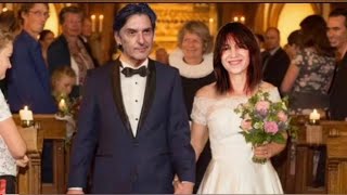 Incroyable  Découvrez les Images Inédite du Mariage Secret Entre Yvan Attal et Charlotte Gainsbourg [upl. by Hterag226]