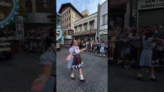 quotBlumenauquot Animando o Ultimo Desfile Da Oktoberfest 2024 blumenau oktoberfest fypシ゚viral [upl. by Yaakov89]