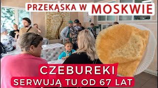 Jem w MOSKWIE czebureka popularną przekąskę [upl. by Thaddeus]