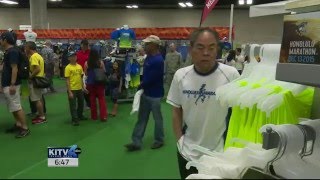 Local businesses benefit from Honolulu Marathon madness [upl. by Schalles538]