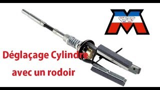 Mobylette  Déglaçage cylindre avec un rodoir à cylindre [upl. by Atikaj]