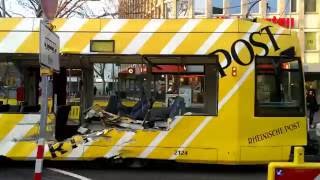 Abtransport nach Rheinbahn Unfall Jacobistraße Düsseldorf 2132014 [upl. by Naillik]