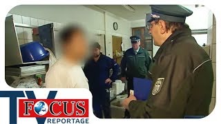 Illegale Schwarzarbeit  Unterwegs mit den Fahndern vom Zoll  Focus TV Reportage [upl. by Nailij]