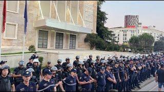 Tensione në protestën e PD Basha thirrje policisë Mos provokoni [upl. by Aihset885]