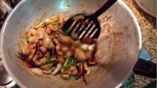 Thaise kip met cashewnoten  Kai Pad Med Mamuang  Thai Cashew Chicken [upl. by Elsinore]