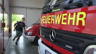 Höchste Gefahr Über brennender Wohnung gefangen  112 Feuerwehr im Einsatz  DMAX Deutschland [upl. by Yunick443]