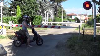 Passaggio a livello di via Errano  Errano RA  Level Crossing [upl. by Oinota]