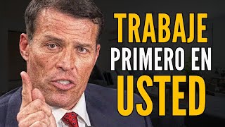 Enfócate En Ti Mismo y Trabaja Más Duro en Tu Crecimiento Personal  Tony Robbins en español [upl. by Ahsocin177]