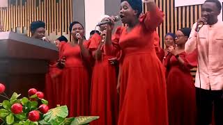 HARIMPAMVU DUTANBA LIVE KUMUKENKE BY ABATORANYIJWE CHOIR [upl. by Halimaj517]