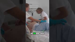 🛌 Cuidado de Pacientes Encamados Truco para Mover a un Paciente sin Problemas 🤔 [upl. by Osmund]