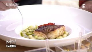 Recette  Filet de bar et bouillon de cocos [upl. by Suiramaj448]