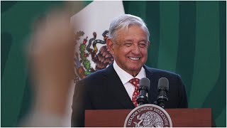 La última mañanera de AMLO rifa de su reloj y promete quotfiestón con bailongoquot [upl. by Michi]