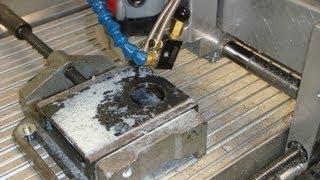 Stahlbearbeitung CNC Fräse  Fräsmaschine fräst Passung in Stahl  Router milling steel [upl. by Akenit64]