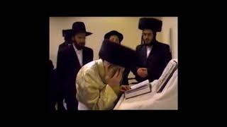 Tosher Rebbe saying Kaddish [upl. by Seyler951]