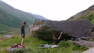 Flibbertigibbet low  7AV7  First Ascent  Reddleman boulders  North Wales bouldering [upl. by Lesab]