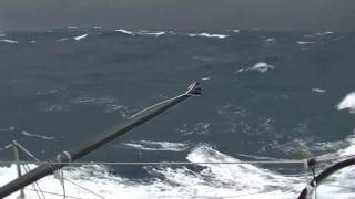 Images de tempête à bord de Finistère Mer Vent  Jean Le Cam  Vendée [upl. by Ahsiner]