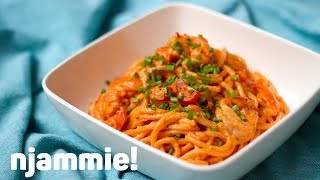 Pasta met scampi en tomatenroomsaus Recept  njammie [upl. by Meingolda]