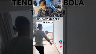 Fiks tendangan bola terjauh 😫 vidiolucubikinngakakterbaru fypyoutube leohamkancil reaction fyp [upl. by Ellenig73]