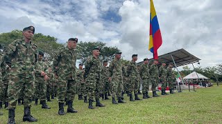 Ceremonia militar de despedida de un personal de soldados profesionales [upl. by Haleak756]