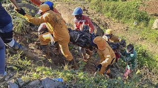 Al menos 34 muertos y decenas de heridos en un deslizamiento de tierra en Colombia [upl. by Aicileb]