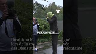 Larrivée lunaire de Konaté à Clairefontaine sous une cagoule intégrale [upl. by Frisse]