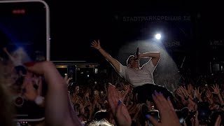 Wincent Weiss  Frische Luft 18822 in Hamburg mit Crowdsurfen [upl. by Ellata]