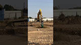 excavator everyone this is an excavator silt pump a hydraulic silt remout6 [upl. by Namwob]