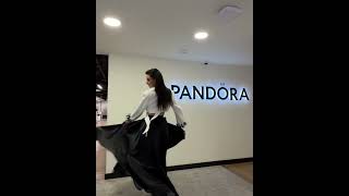 Emilia Dides en las Oficinas de Pandora Mexico [upl. by Blackmun]