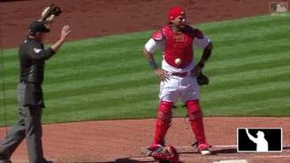 Case Play 20171 A Baseball Made of Velcro Ball Stuck to Chest Protector [upl. by Trometer]