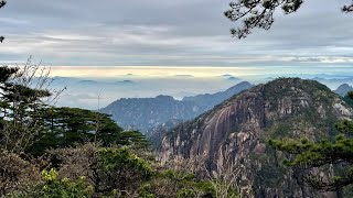 Walking through the mountain to see sun rise 🌞 in huangshan mountains china travel vlog [upl. by Tat]