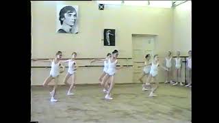 Vaganova level 2 pointe combination 1993 [upl. by Nedearb707]