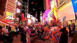 CHINELOS TRIUNFAN EN TIME SQUARE DE NEW YORK  Mexicanos en el Extranjero  Banda de Tlayacapan [upl. by Ylrbmik763]