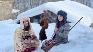 Cooking on a snowy day in the village Cooking heart and liver with vegetables [upl. by Nicolau]