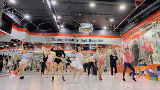 Co Don Tren Sofa  Ho Ngoc Ha  HuyTang Mix  TikTok  Remix  Zumba Dance  Dance Fitness [upl. by Proctor]