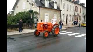 défilé vieux tracteurs a st amand montrond [upl. by Ittap]